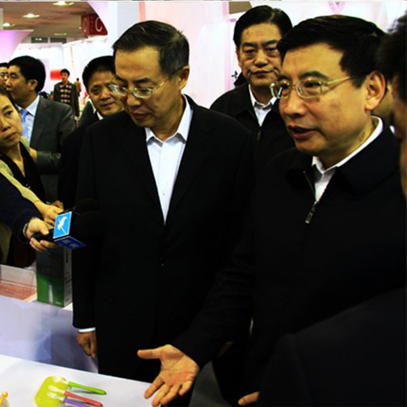 工信部部長苗圩親切接見木馬設(shè)計主管顧聞